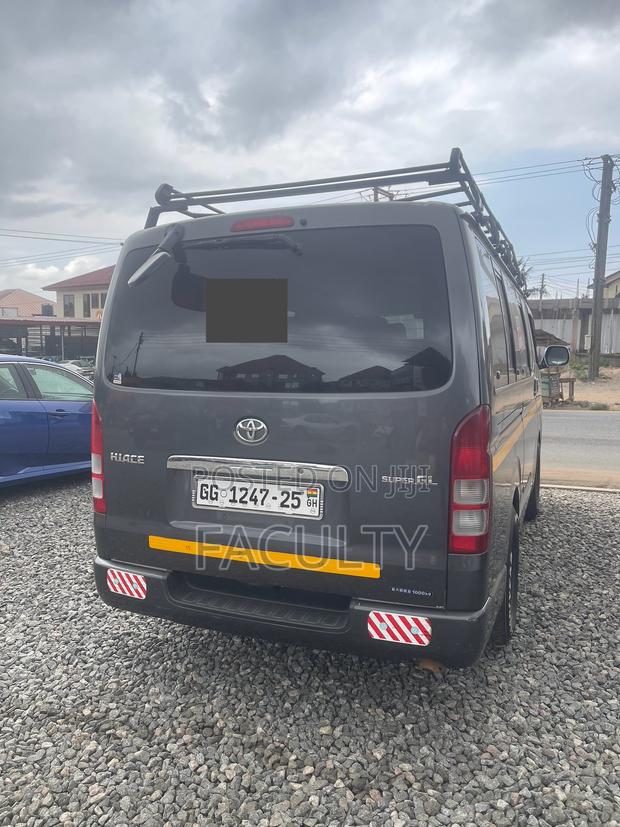 Toyota HiAce 2015 Grey