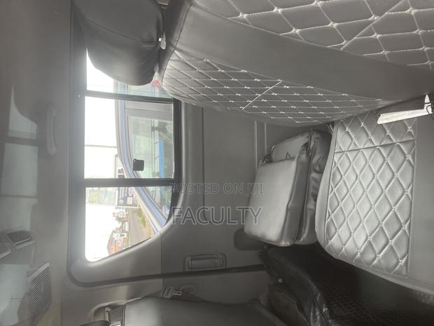 Toyota HiAce 2015 Grey