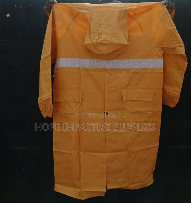 Maxgrade Raincoat - Straight. · Photo 2