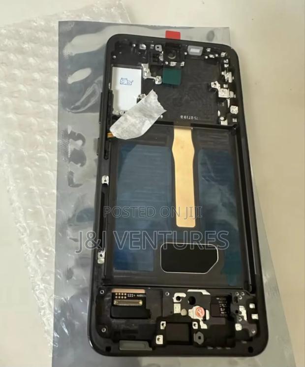 Samsung S22 Plus Screen Replacement · Photo 4