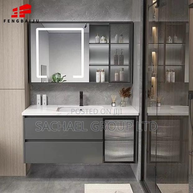 Wall Hung Cabinet Basin · Photo 3