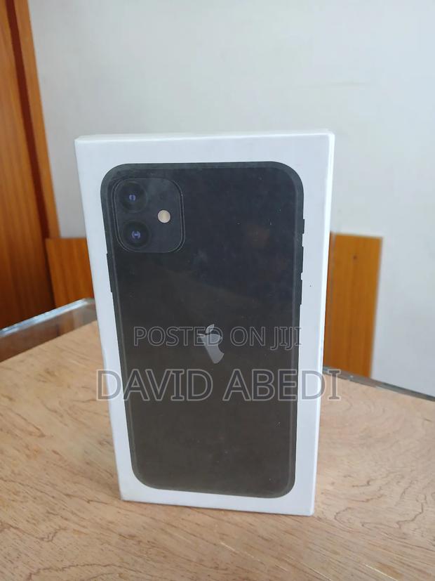 New Apple iPhone 11 64 GB Black photo 2