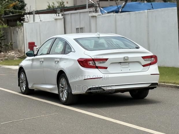 Honda Accord LX 2018 White