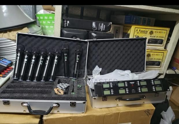 Shure 8-in-1 Wireless Microphone System. · Photo 3