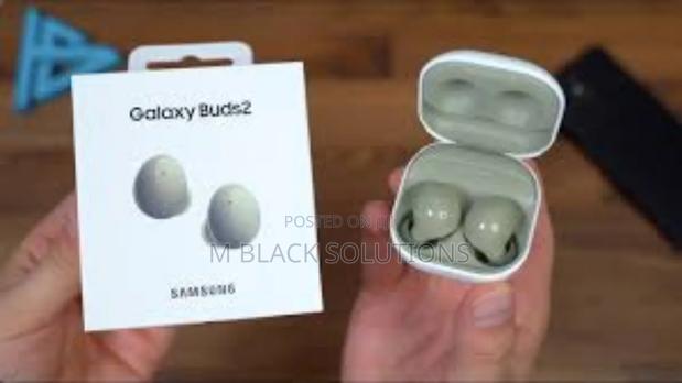 Samsung Galaxy Buds 2 Noise Cancelling Earbuds · Photo 3