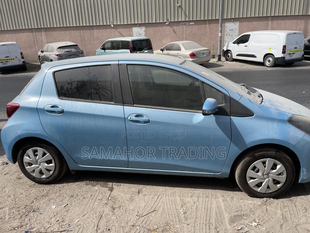 Toyota Vitz 1.3 AWD 3dr 2015 Blue photo 2