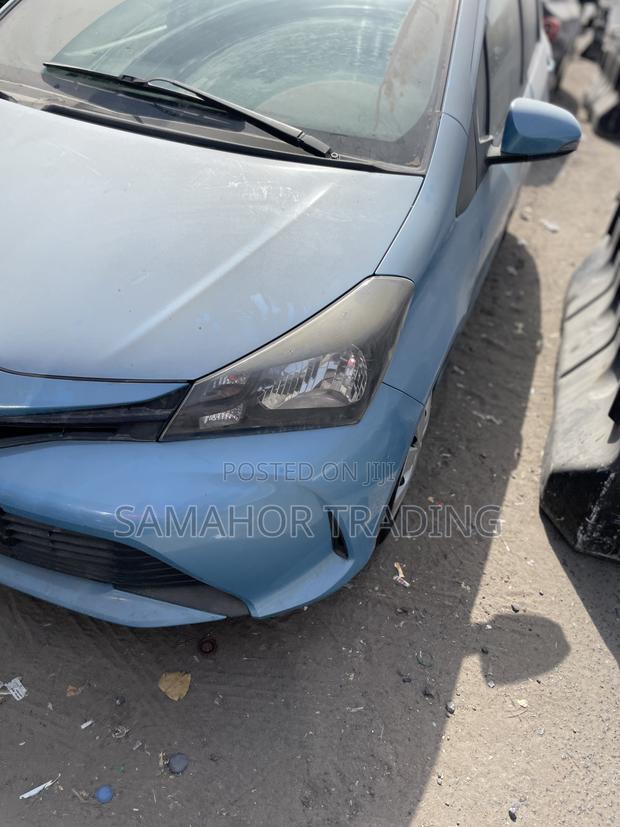 Toyota Vitz 1.3 AWD 3dr 2015 Blue photo 3