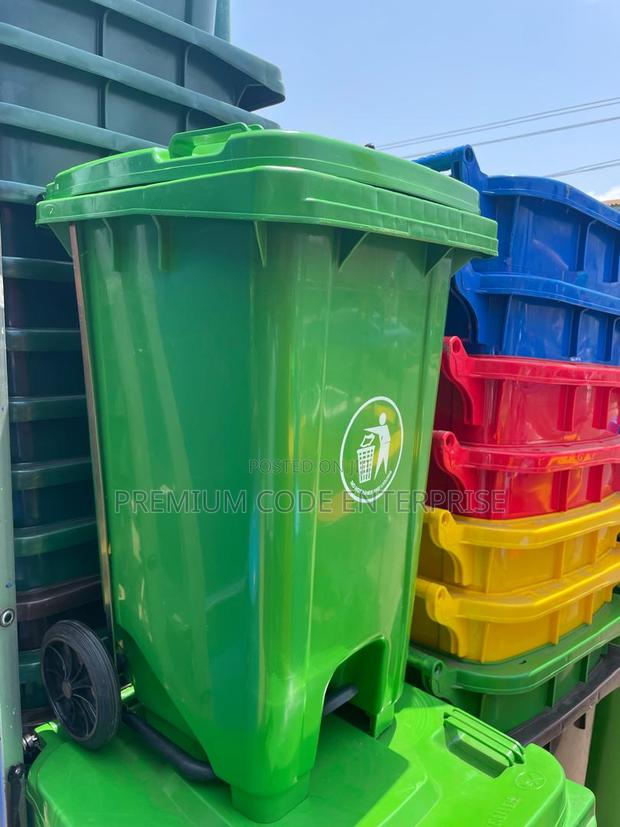 120l Hdpe Pedal Garbage Bin With Wheels · Photo 2