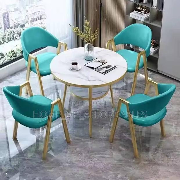 Dining Table and Chairs (Complete Table and 4chairs) · Photo 3