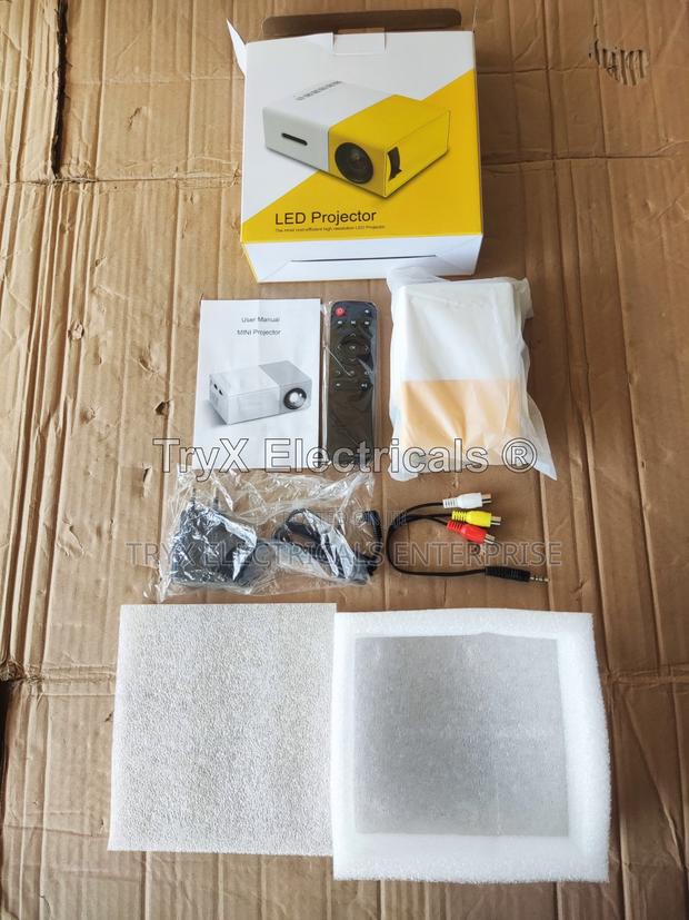 Yg300 Mini Projector photo 2