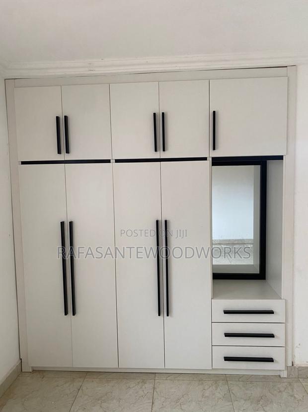 Raf Wardrobe With Laminated Boards Only · Photo 4