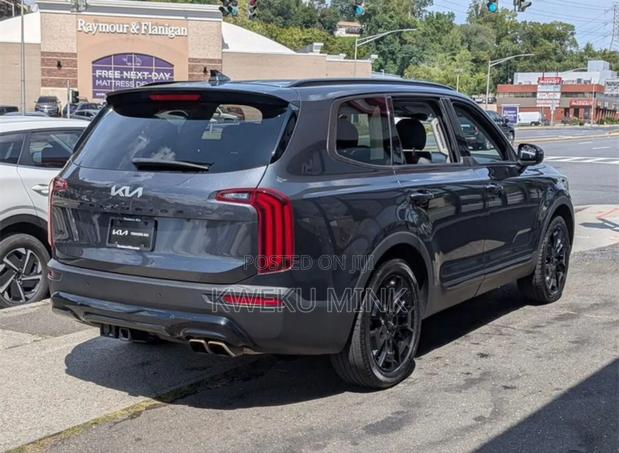 Kia Telluride 2022 Gray photo 3