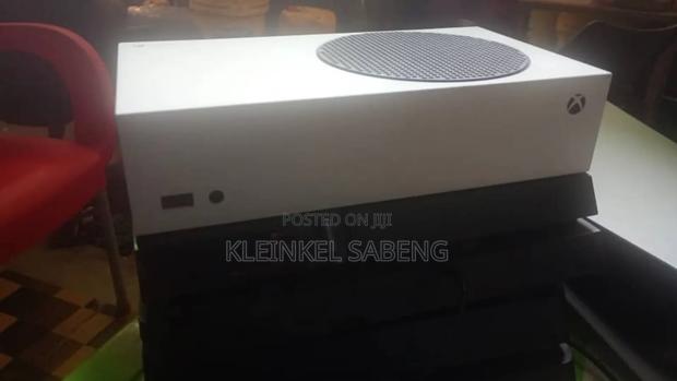 Xbox Series S Loaded With Games (2 Controllers) · Photo 2