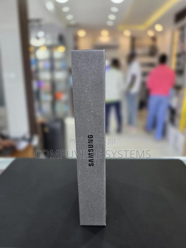 New Samsung Galaxy S25 Ultra 1 TB Gray · Photo 3
