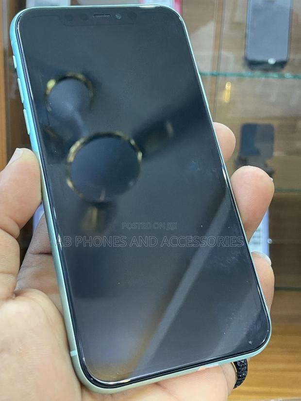 Apple iPhone 11 128 GB Green · Photo 3