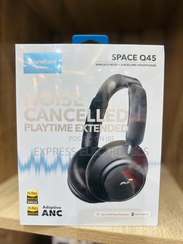 Ultra Modern Sound Core Q45 Headset · Photo 2
