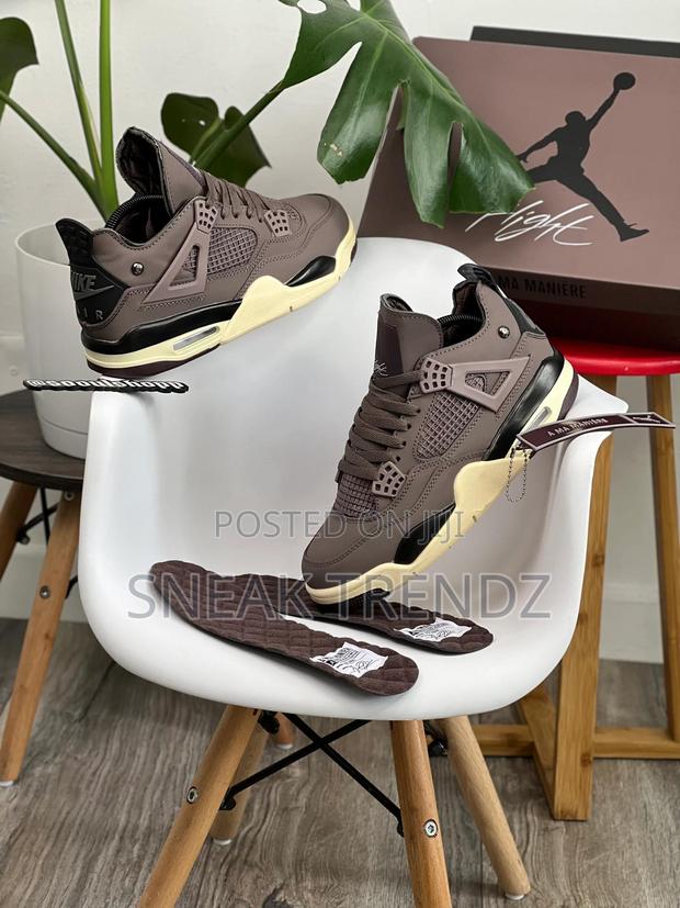 Air Jordan R4 Og Coffee Cream · Photo 2