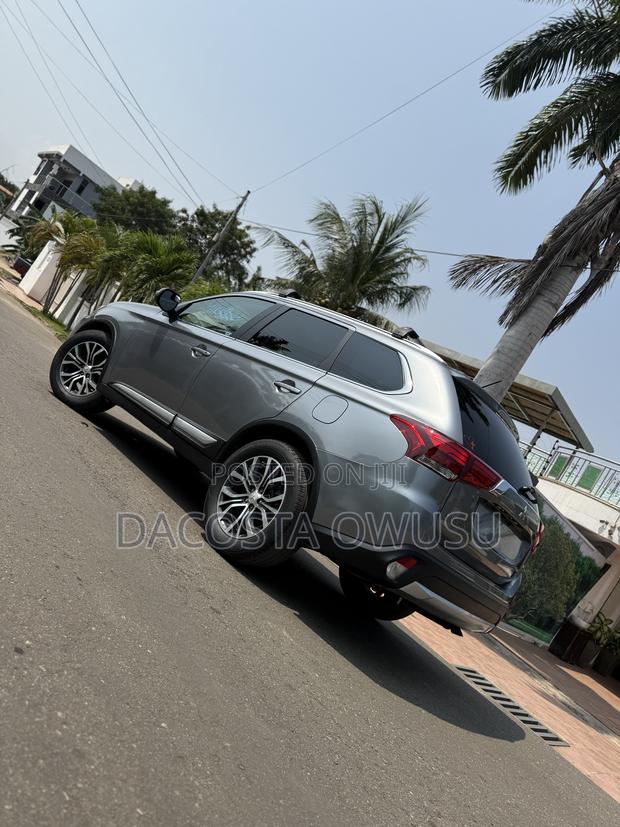 Mitsubishi Outlander GT AWC 2016 Gray