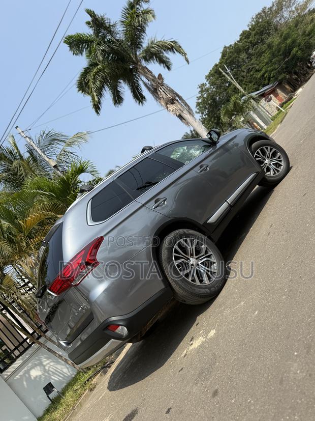 Mitsubishi Outlander GT AWC 2016 Gray