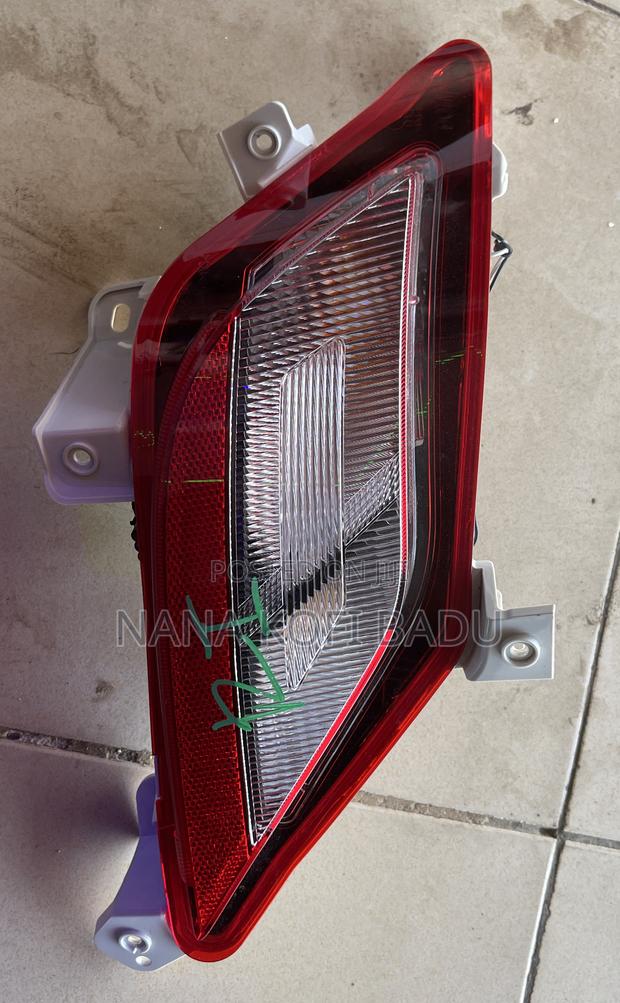 Hyundai Tucson 2025-2026 Back Bumper Reflector (Used)