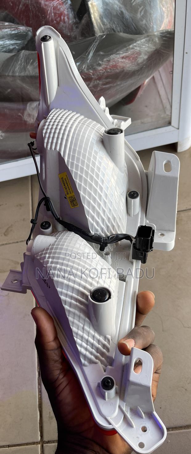 Hyundai Tucson 2025-2026 Back Bumper Reflector (Used)