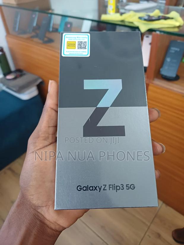 New Samsung Galaxy Z Flip 3 256 GB Black · Photo 2