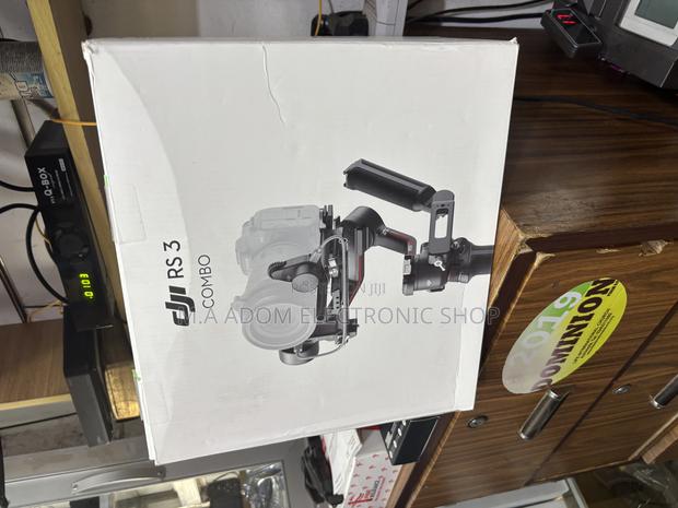Dji Rs3 Combo Gimbal Stebilizer for DSLR Cameras · Photo 3