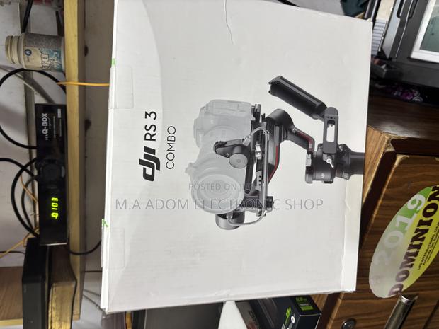 Dji Rs3 Combo for Cameras · Photo 2