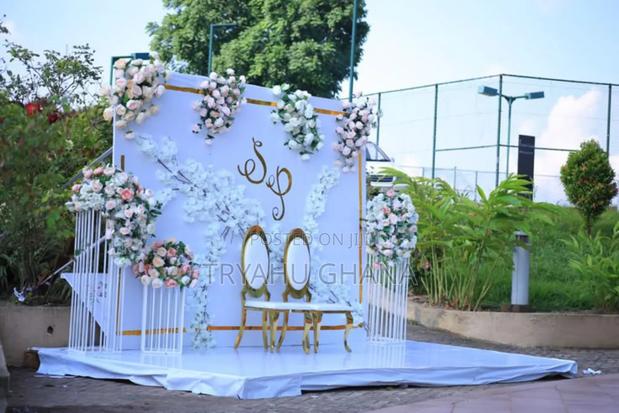 Book Us Now And Get Ready To Experience Happiness With Style · Photo 2