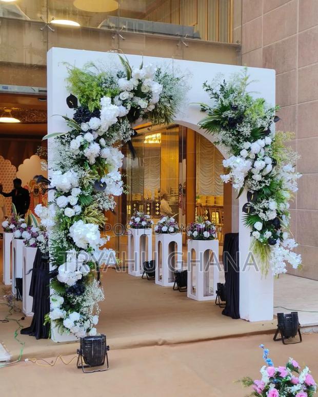 Book Us Now And Get Ready To Experience Happiness With Style · Photo 2
