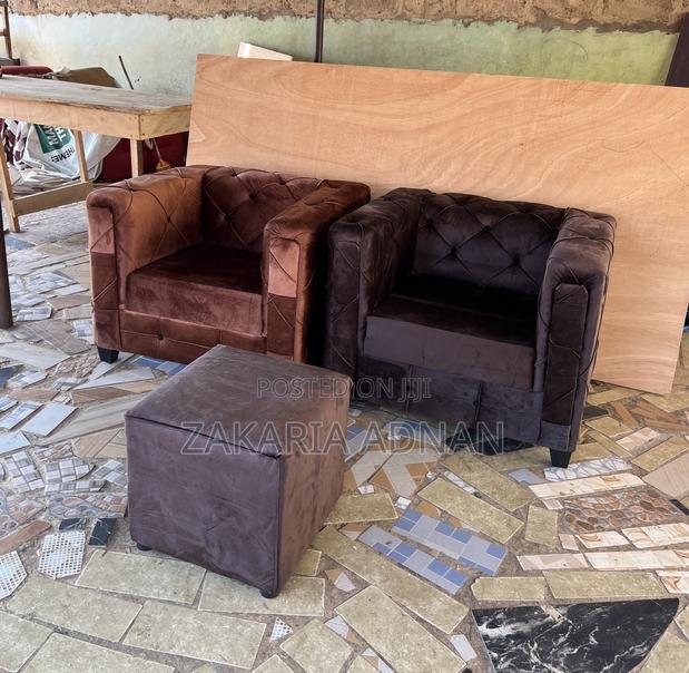 2 Single Sofas + Coffee Table · Photo 4