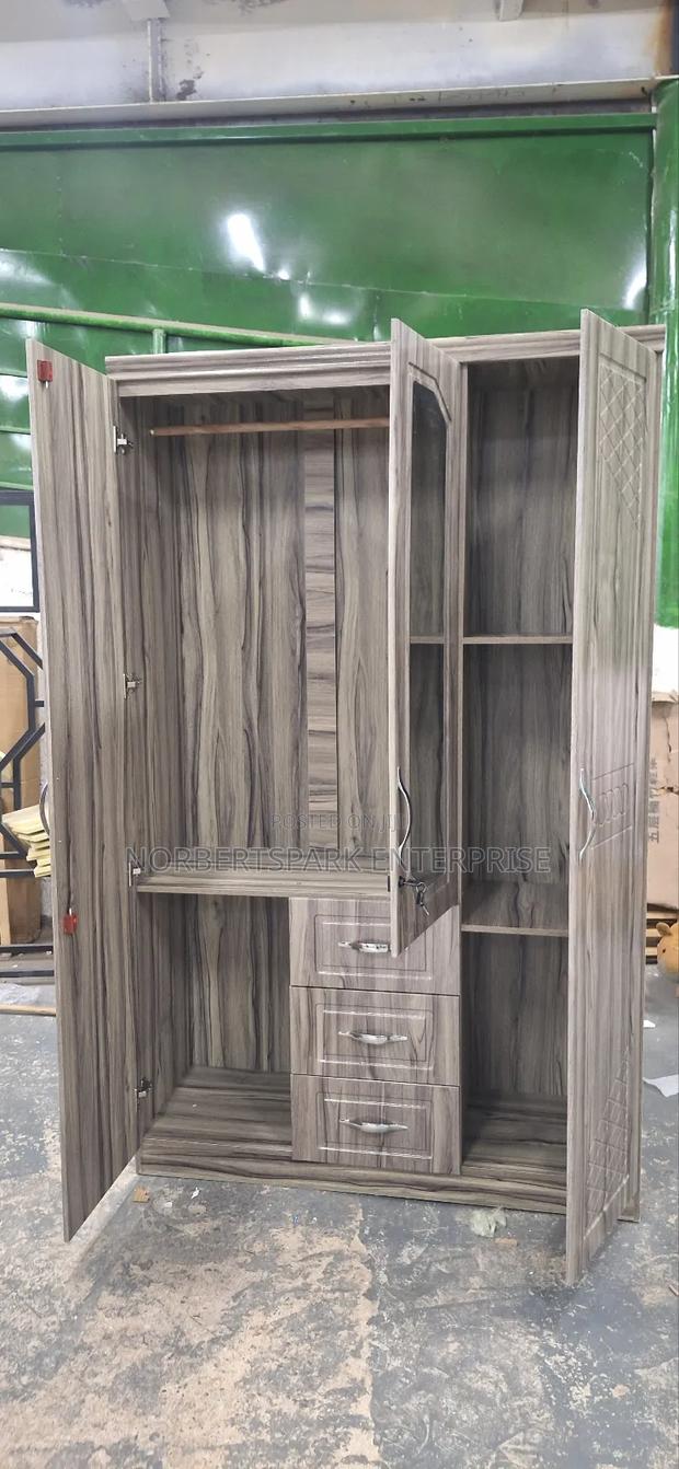 Wardrobe(3 Doors) Imported · Photo 2