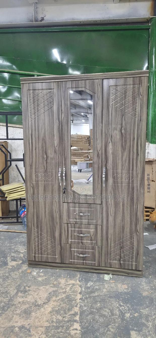 Wardrobe(3 Doors) Imported · Photo 1