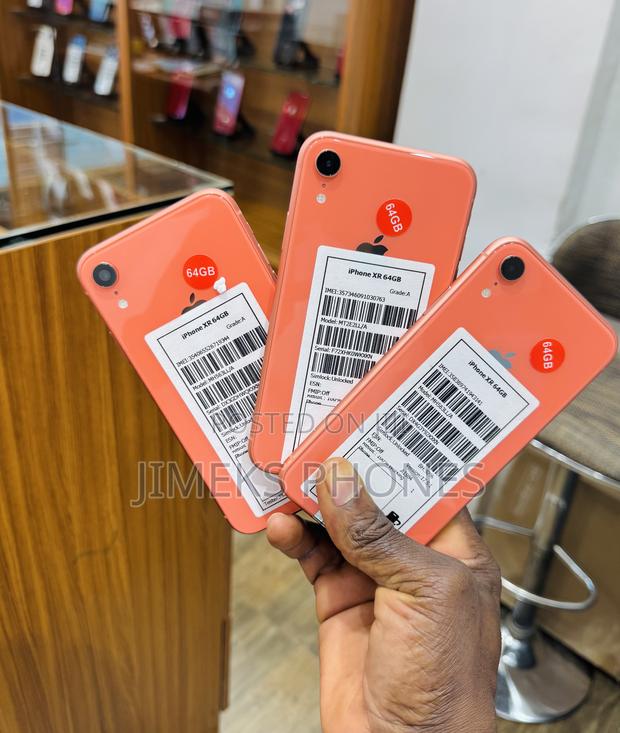 Apple iPhone XR 64 GB Orange photo 2