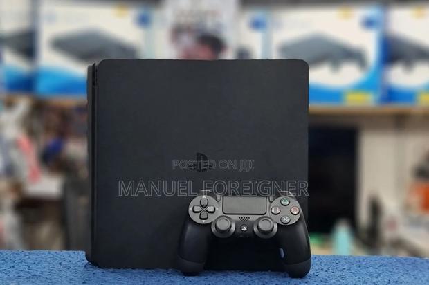 Ps4 Pro With Games of Your Choice · Photo 3