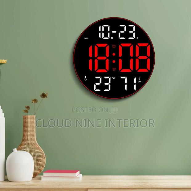 Digital Clock Round