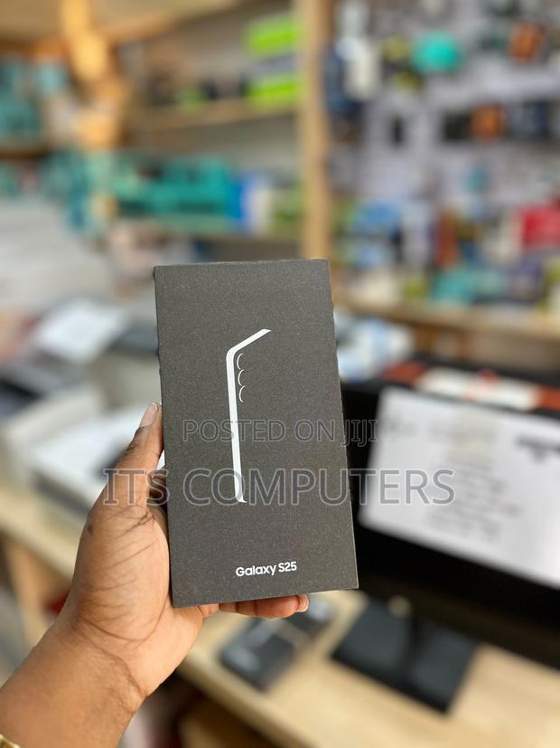 New Samsung Galaxy S25 256 GB Silver photo 2