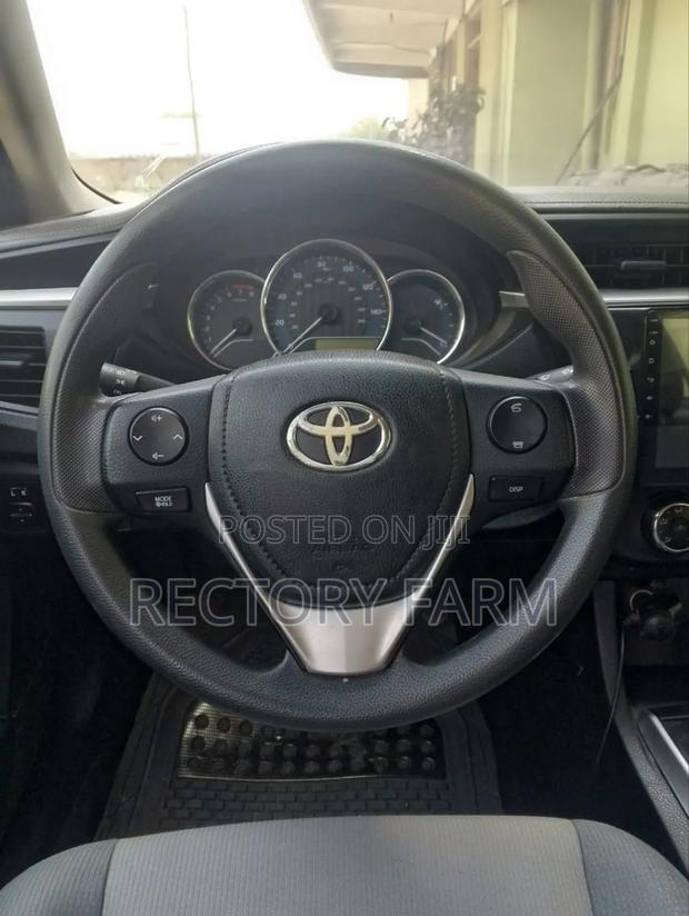 Toyota Corolla LE 4dr Sedan (1.8L 4cyl CVT) 2015 Silver photo 8