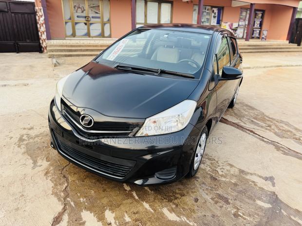 Toyota Vitz 1.3 FWD 5dr 2012 Black