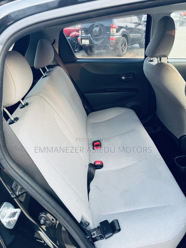 Toyota Vitz 1.3 FWD 5dr 2012 Black photo 10