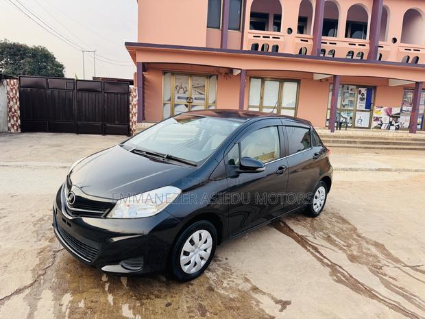 Toyota Vitz 1.3 FWD 5dr 2012 Black photo 7
