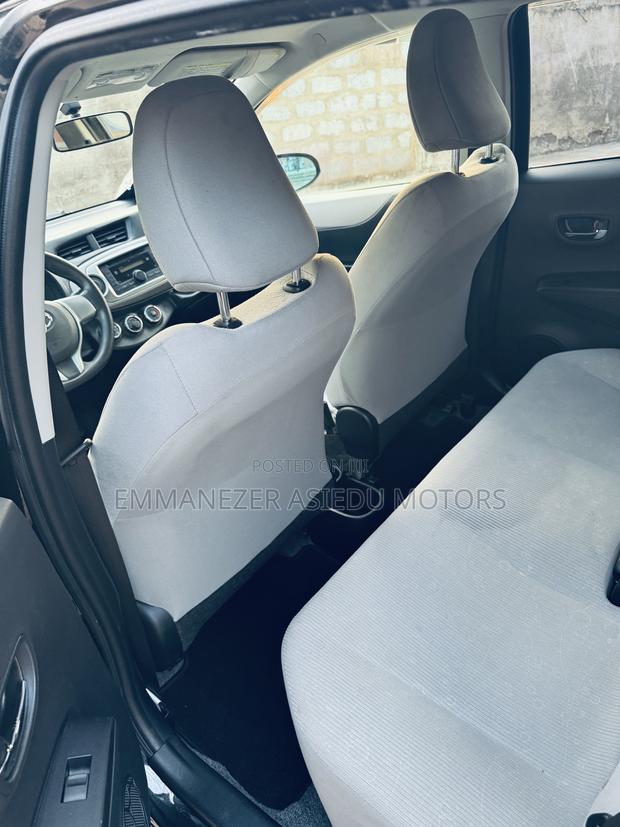 Toyota Vitz 1.3 FWD 5dr 2012 Black photo 11