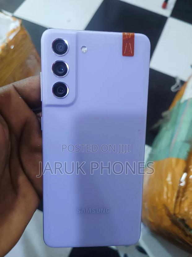 Samsung Galaxy S21 FE 128 GB Purple · Photo 3