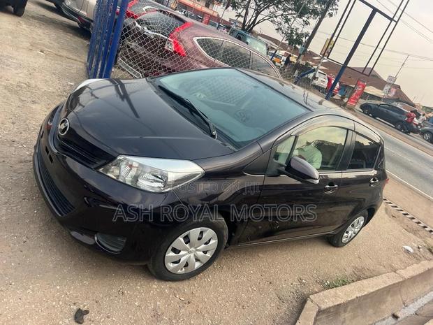 Toyota Vitz 1.3 FWD 5dr 2013 Black