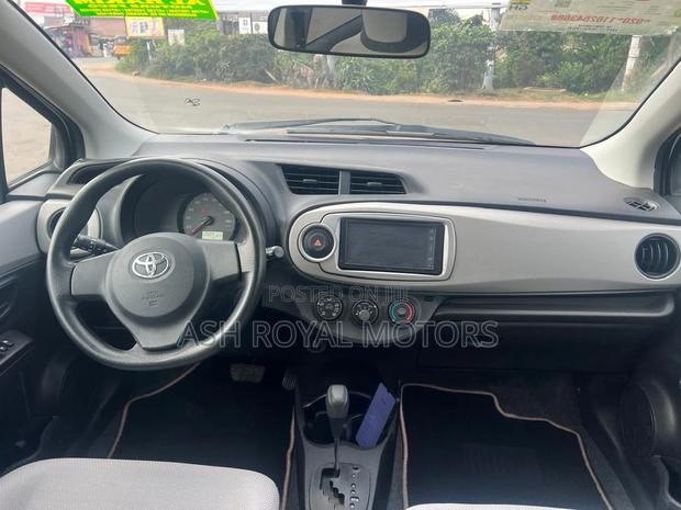 Toyota Vitz 1.3 FWD 5dr 2013 Black