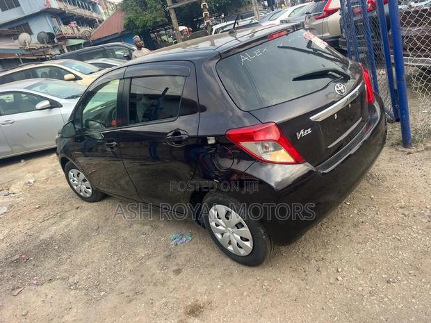 Toyota Vitz 1.3 FWD 5dr 2013 Black