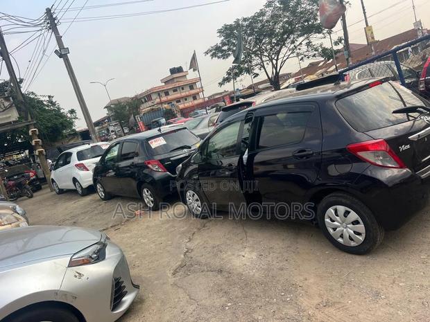 Toyota Vitz 1.3 FWD 5dr 2013 Black