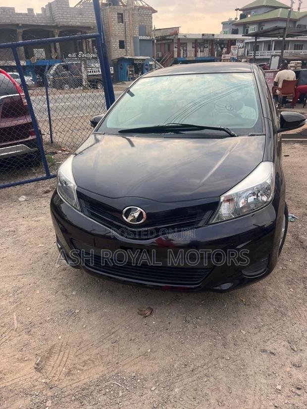 Toyota Vitz 1.3 FWD 5dr 2013 Black
