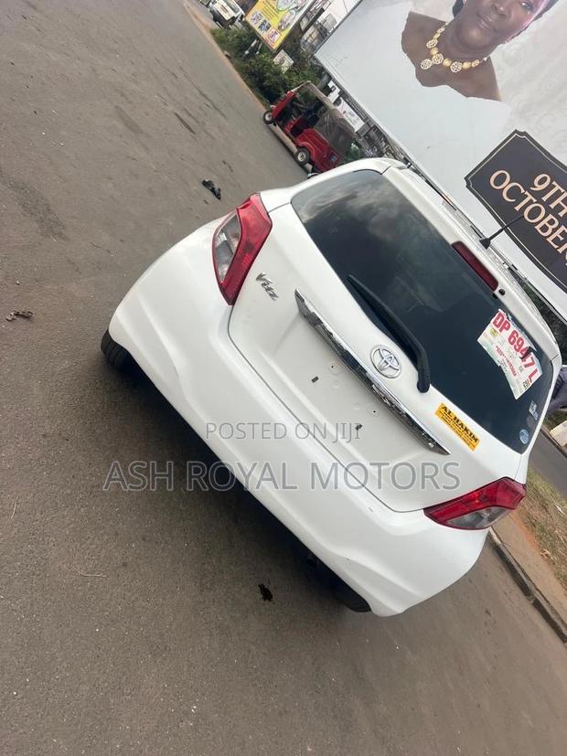 Toyota Vitz 1.3 FWD 5dr 2012 White