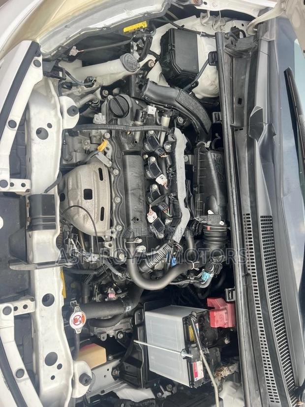 Toyota Vitz 1.3 FWD 5dr 2012 White